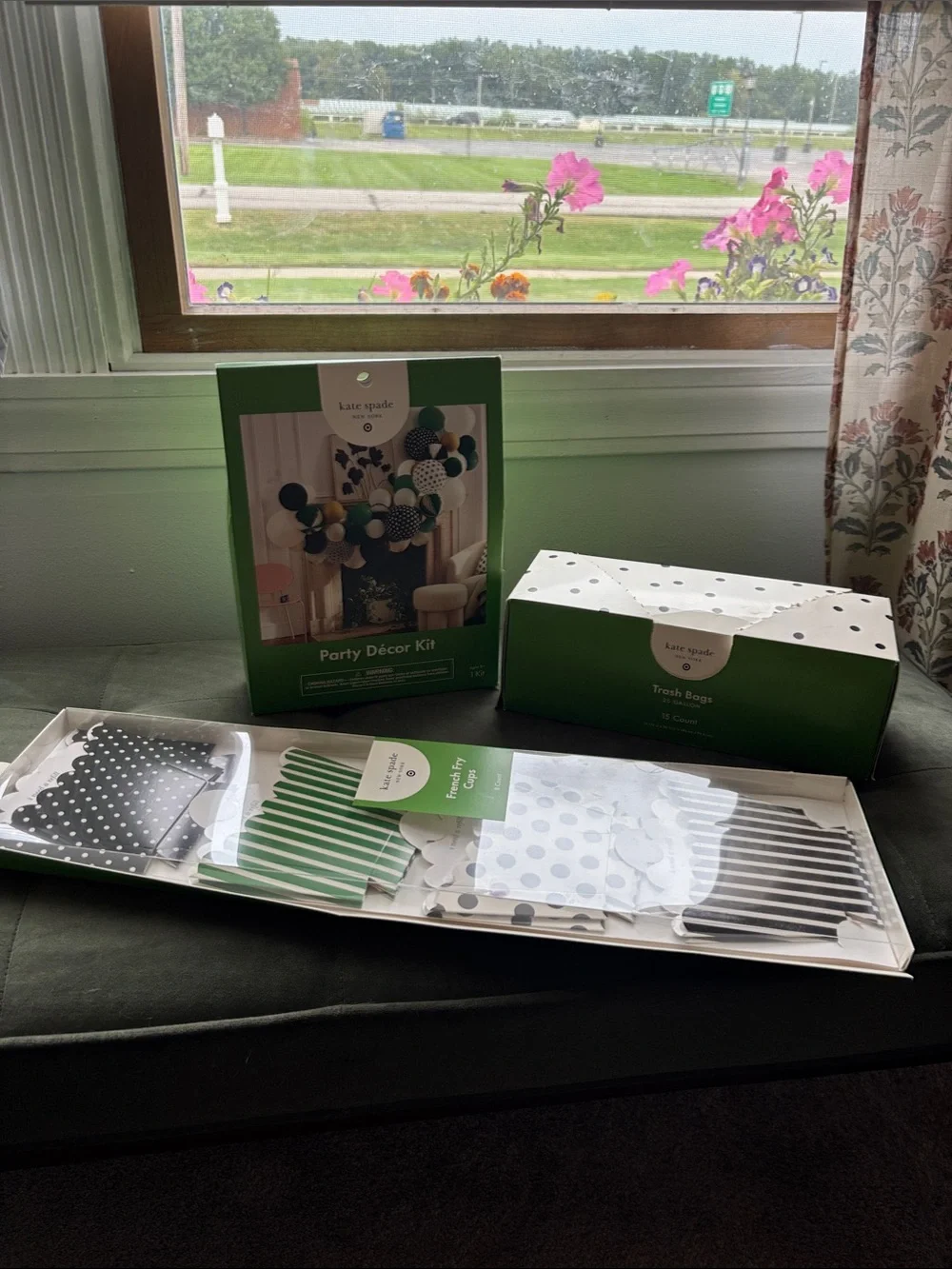 kate spade Balloon & Garland Party Kit in Green, Black, White & Gold